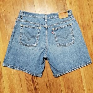 VTG Levi’s Relaxed Fit Denim Mom Shorts Size 14